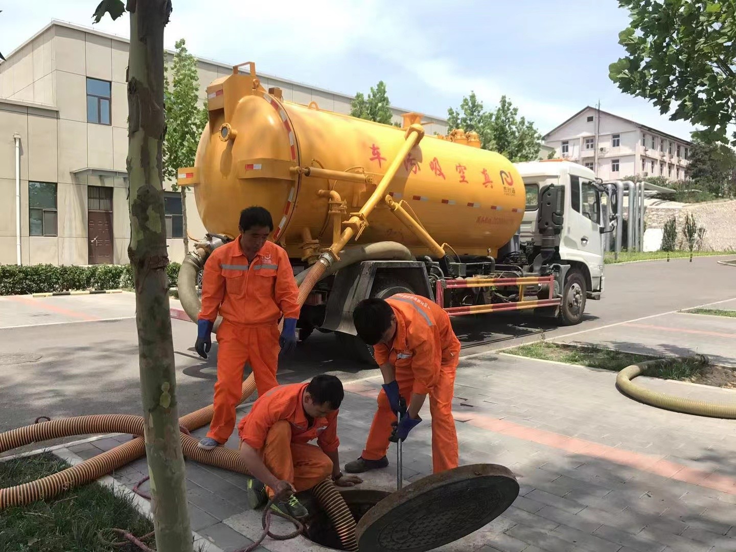 铁西化粪池清理与5-8吨吸粪车施工效率分析